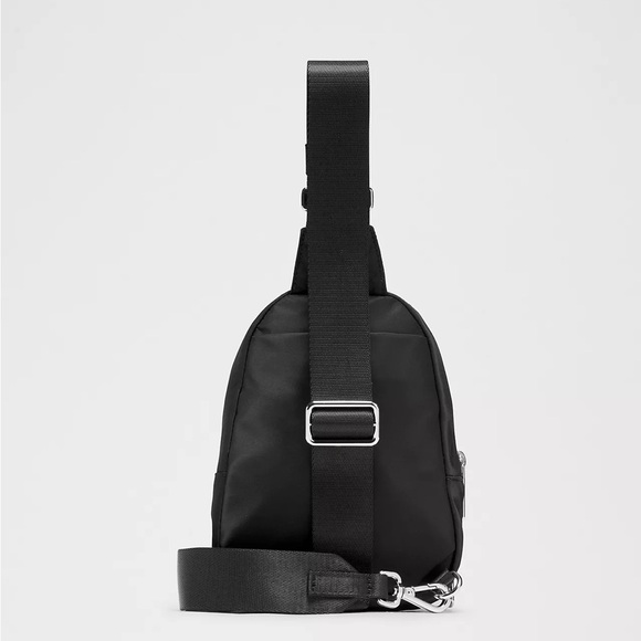 Lululemon Everywhere Small Sling Bag- Black - Picture 3 of 5